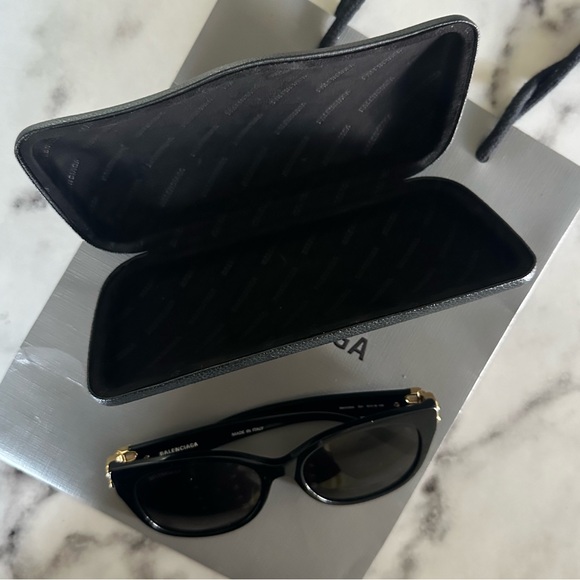 Balenciaga Cat Eye Sunglasses BB103SA 001 57 18-145 - Picture 3 of 8